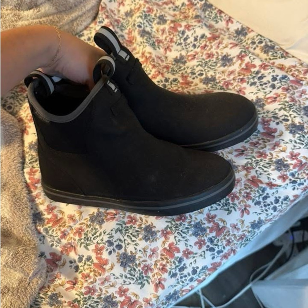 Women’s Black Leather XTRA Tuffs Size 7.5